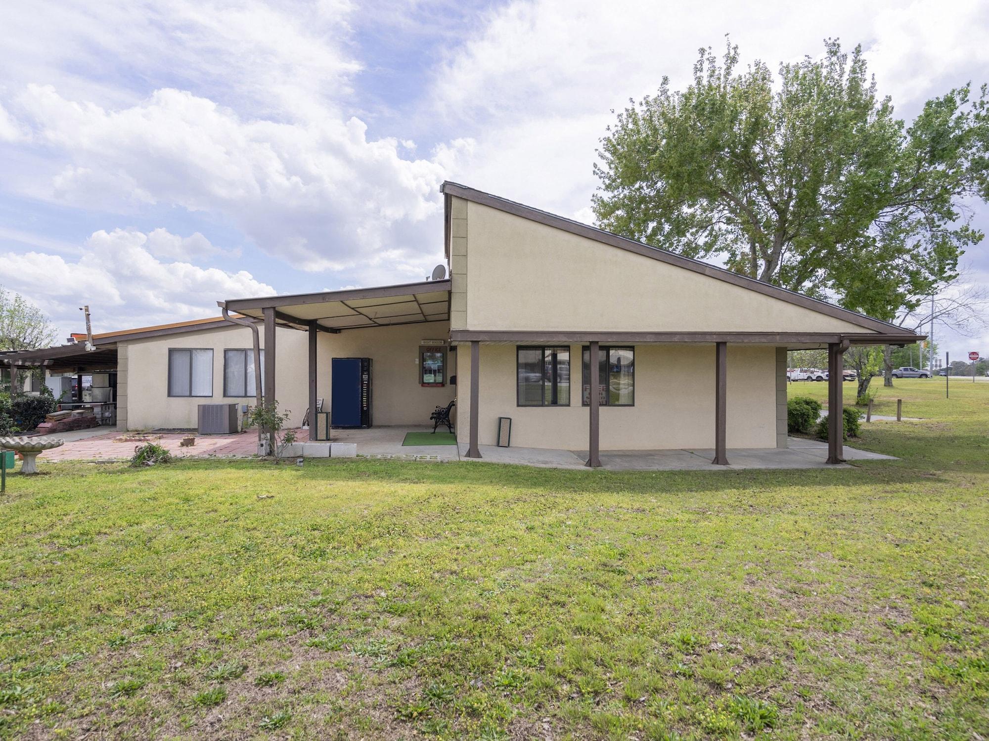 Oyo Hotel Daleville Al Hwy 84 Exterior photo